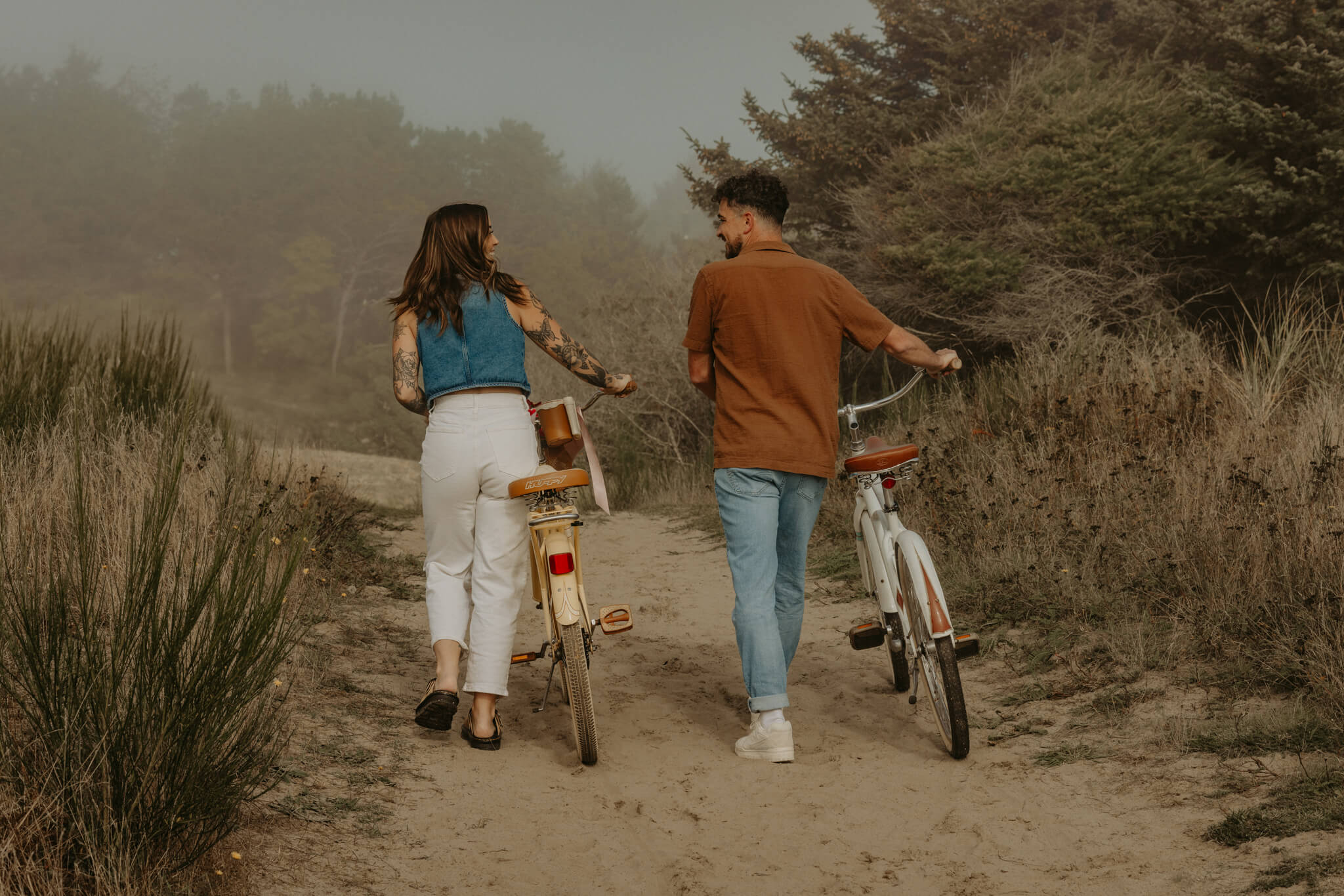 oregon coast engagement photography cinematic photographer bike picnic